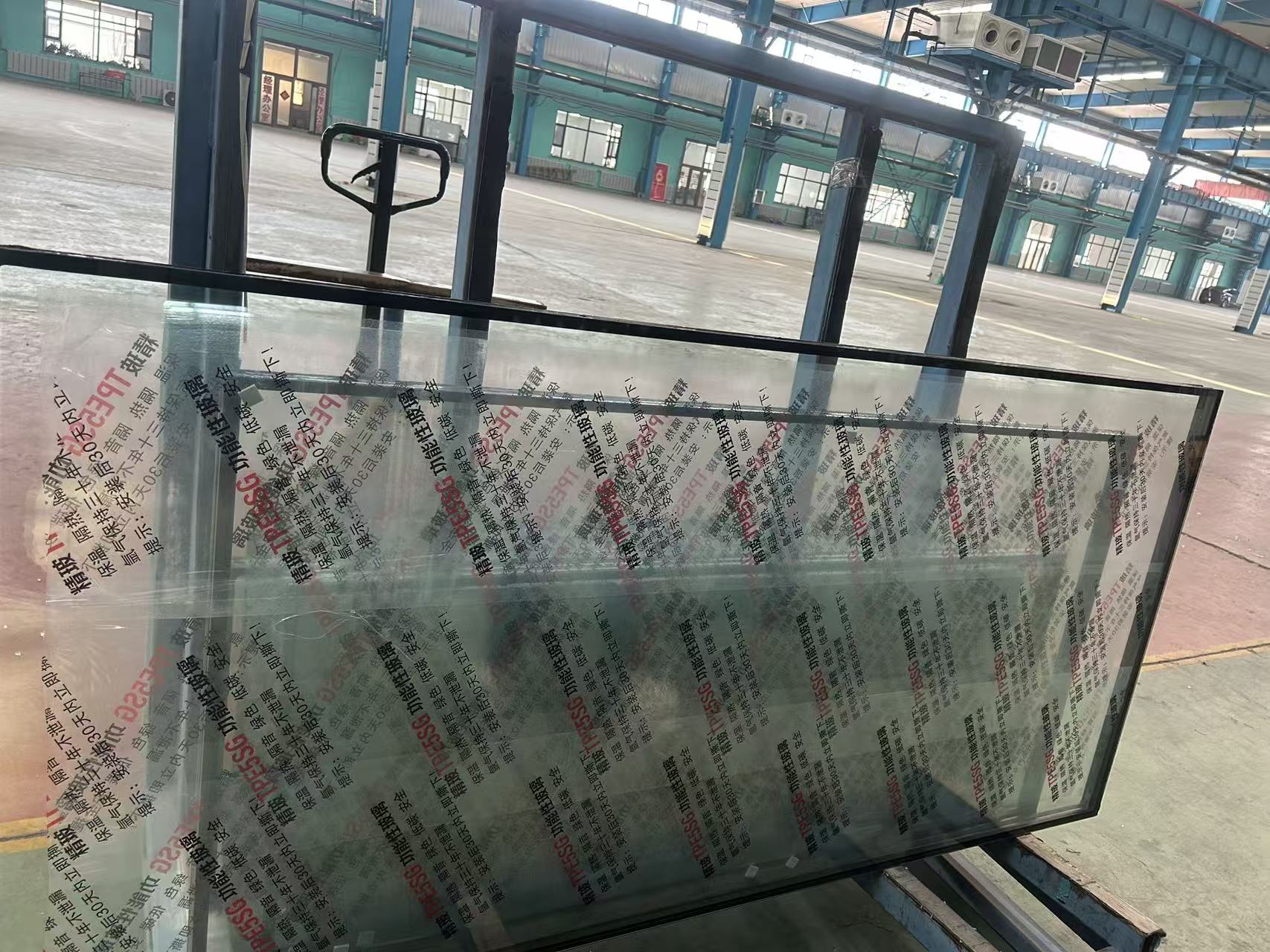 双鸭山市玻璃源头工厂隔热玻璃 - 方案